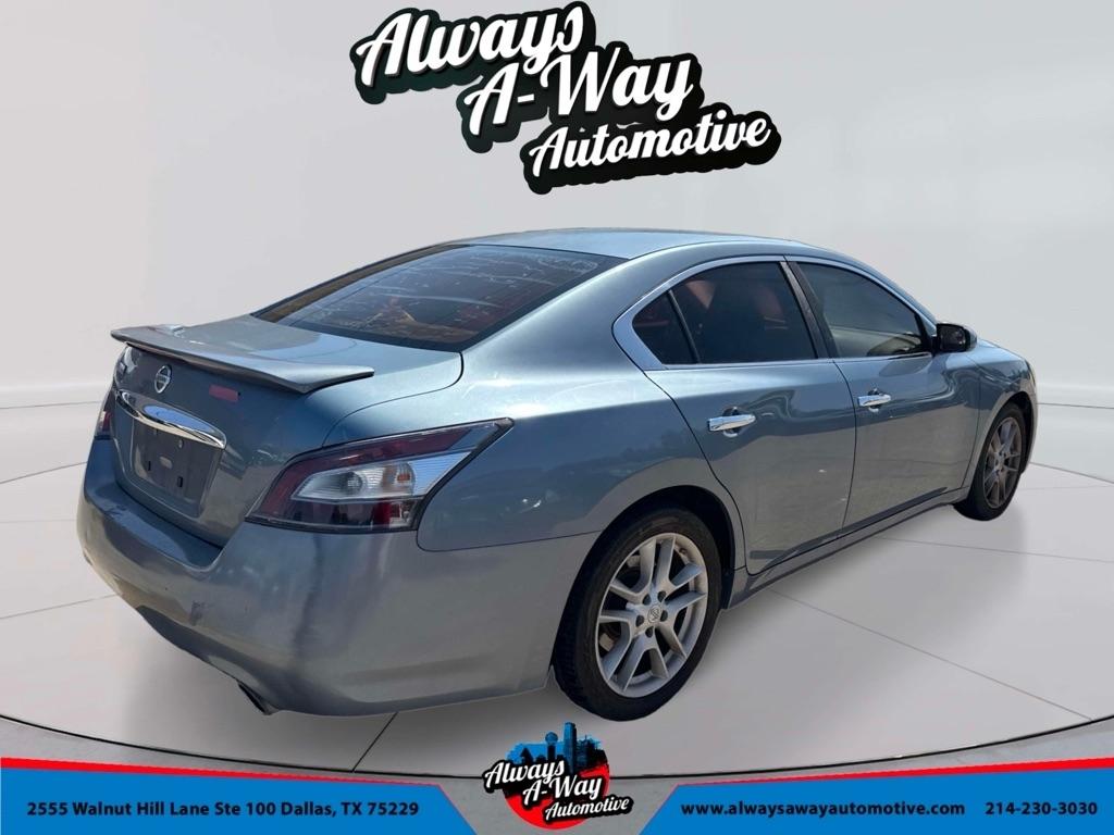 Nissan Maxima S 2012