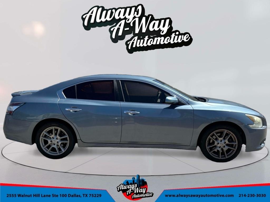 Nissan Maxima S 2012