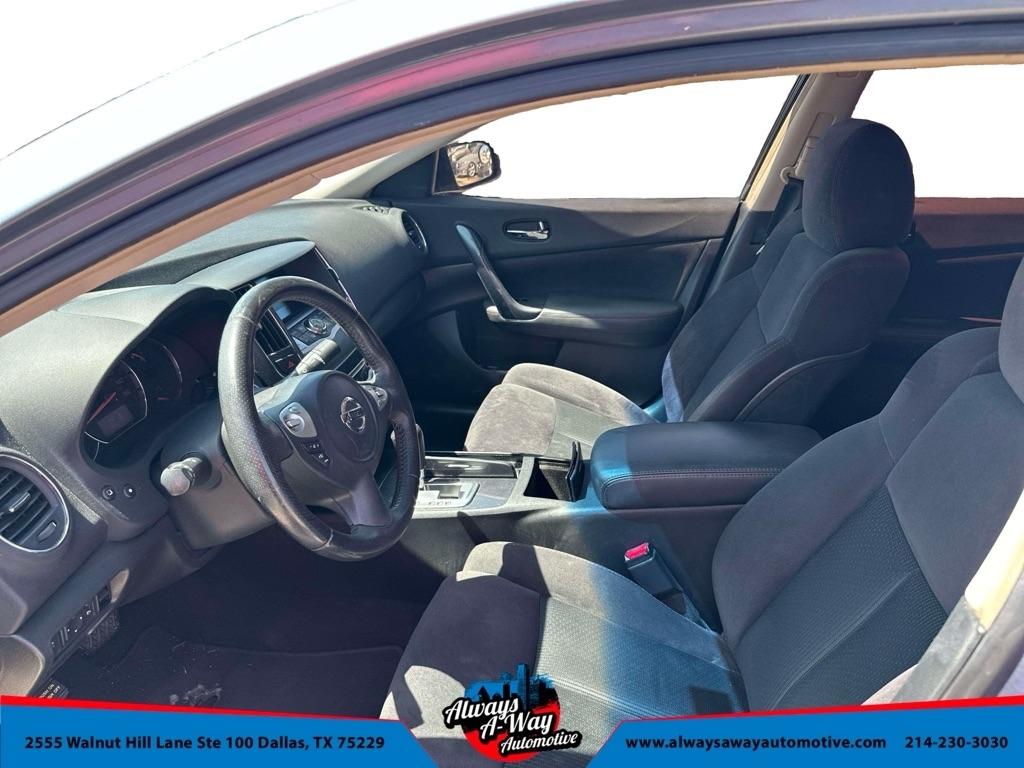 Nissan Maxima S 2012