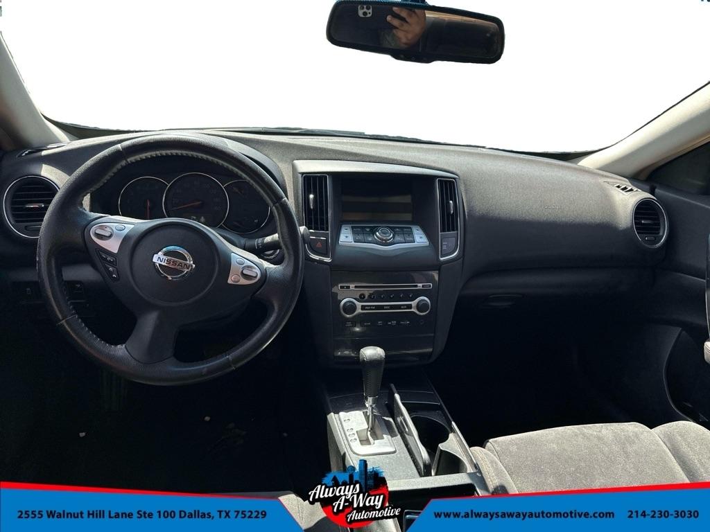 Nissan Maxima S 2012