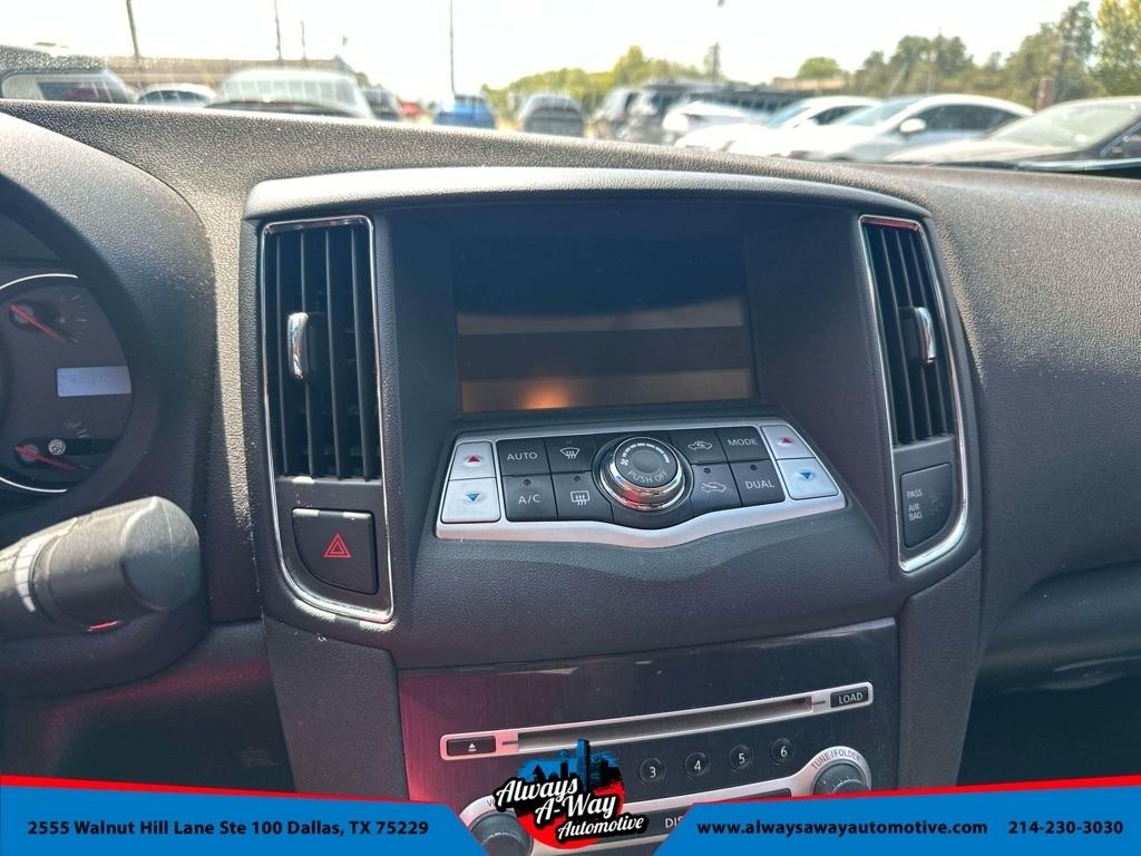 Nissan Maxima S 2012