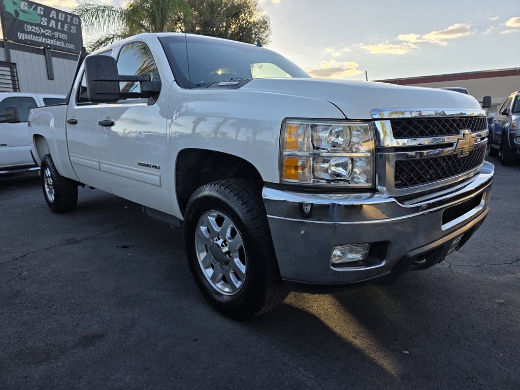 2011 Chevrolet Silverado 2500HD LT photo 2