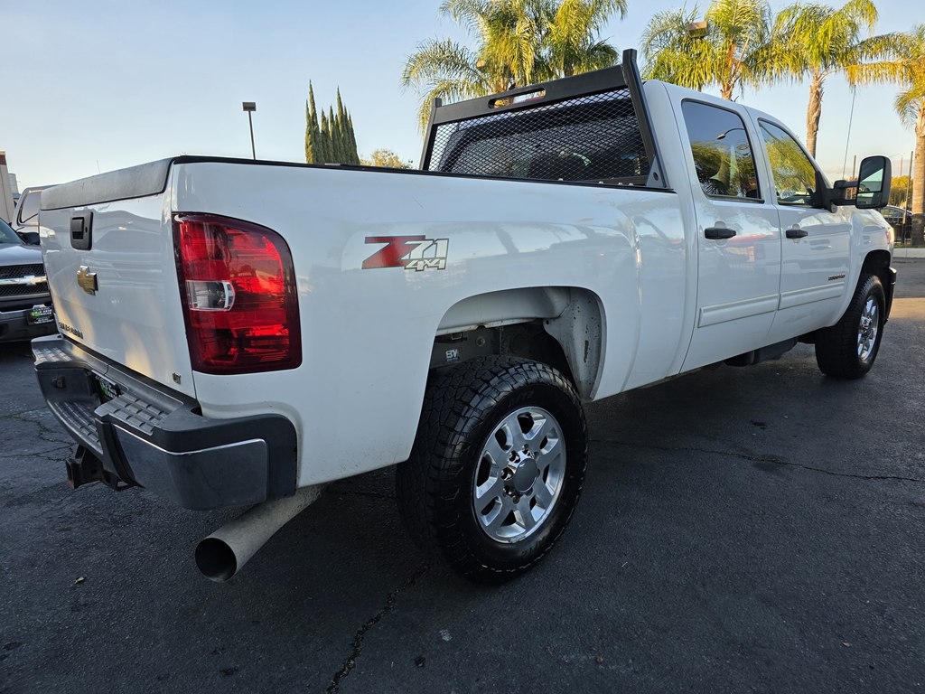 2011 Chevrolet Silverado 2500HD LT photo 3