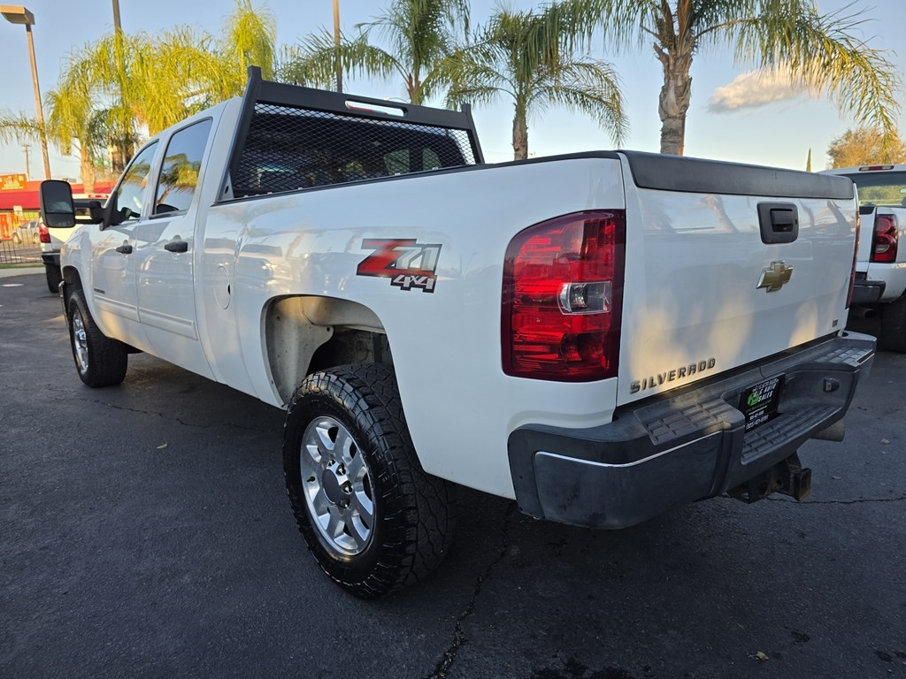 2011 Chevrolet Silverado 2500HD LT photo 4