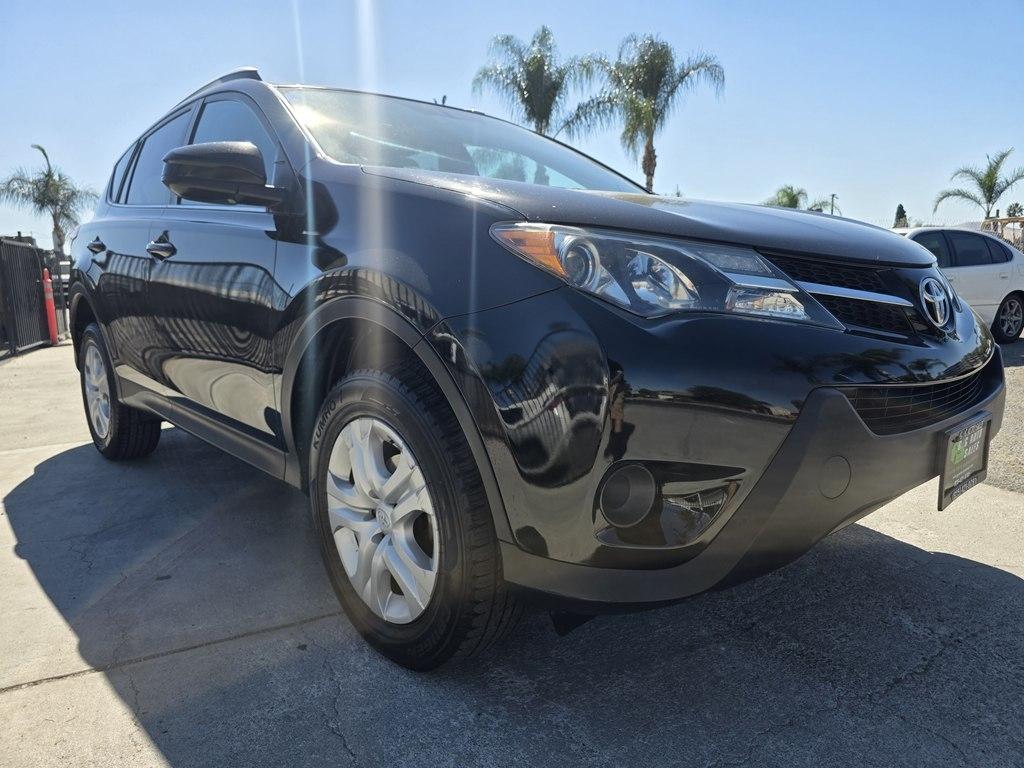 Toyota RAV4 photo 2