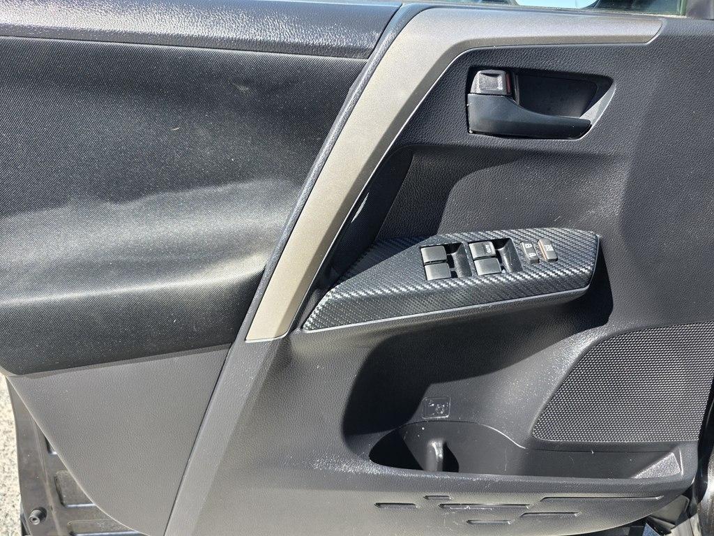 Toyota RAV4 photo 6