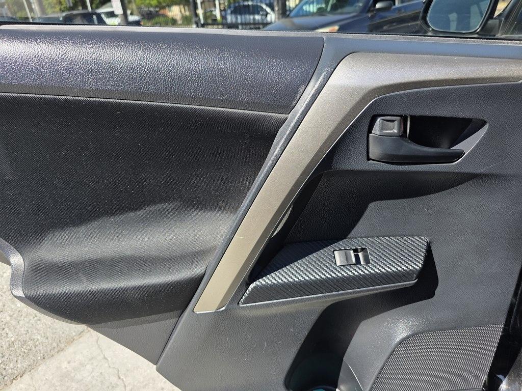 Toyota RAV4 photo 8