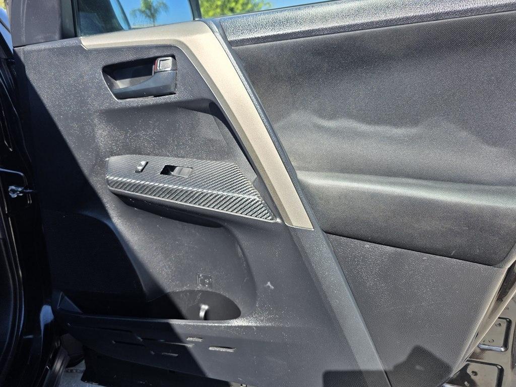 Toyota RAV4 photo 13