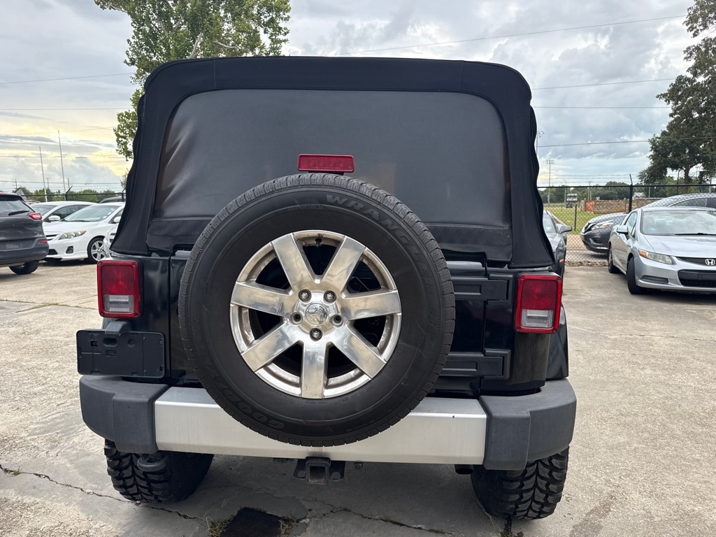 Jeep Wrangler 4WD 4dr Sahara 2013 Jeep Wrangler 4WD 4dr Sahara 2013