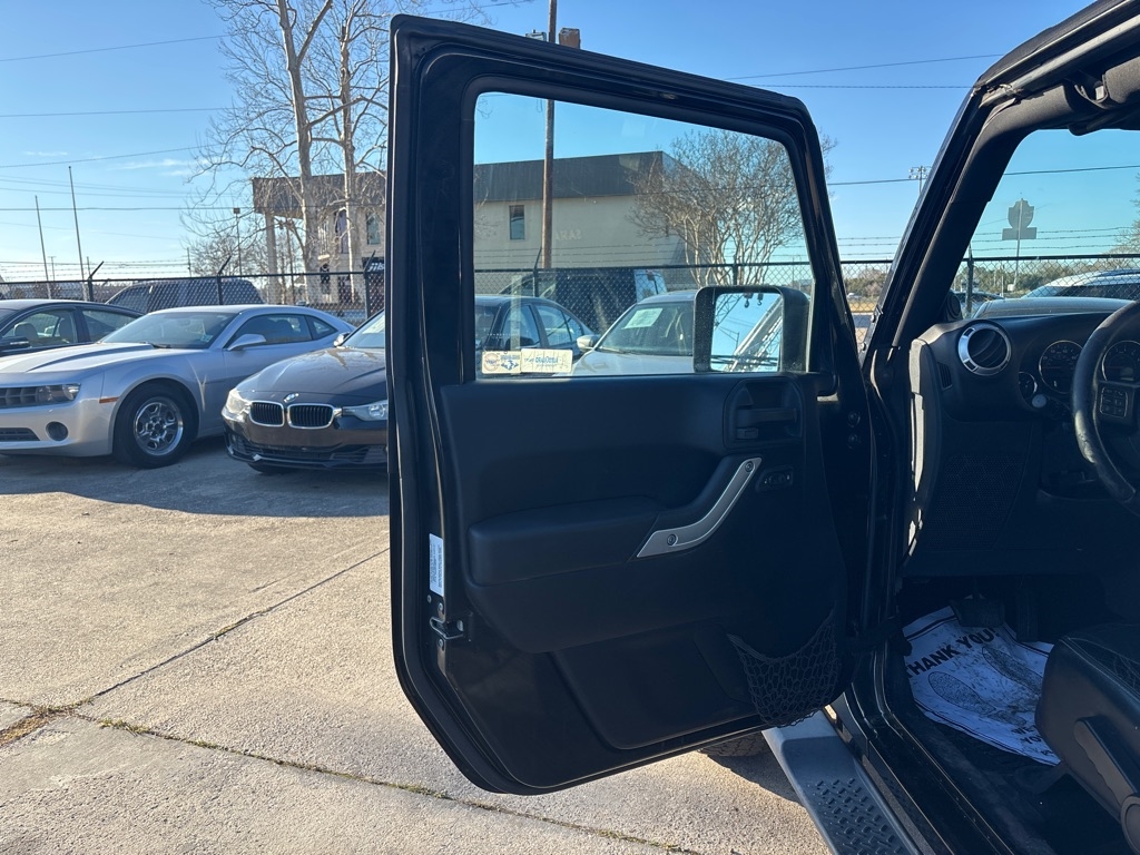 Jeep Wrangler 4WD 4dr Sahara 2013 Jeep Wrangler 4WD 4dr Sahara 2013