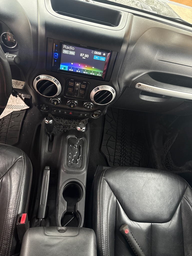 Jeep Wrangler 4WD 4dr Sahara 2013 Jeep Wrangler 4WD 4dr Sahara 2013