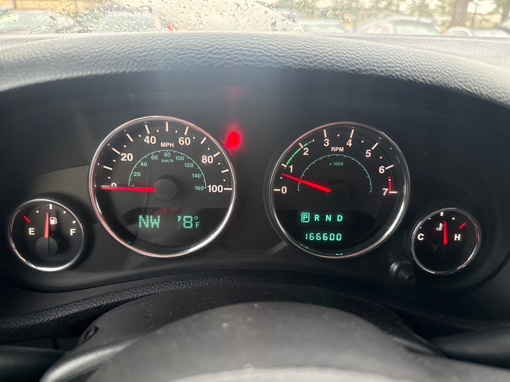 Jeep Wrangler 4WD 4dr Sahara 2013 Jeep Wrangler 4WD 4dr Sahara 2013