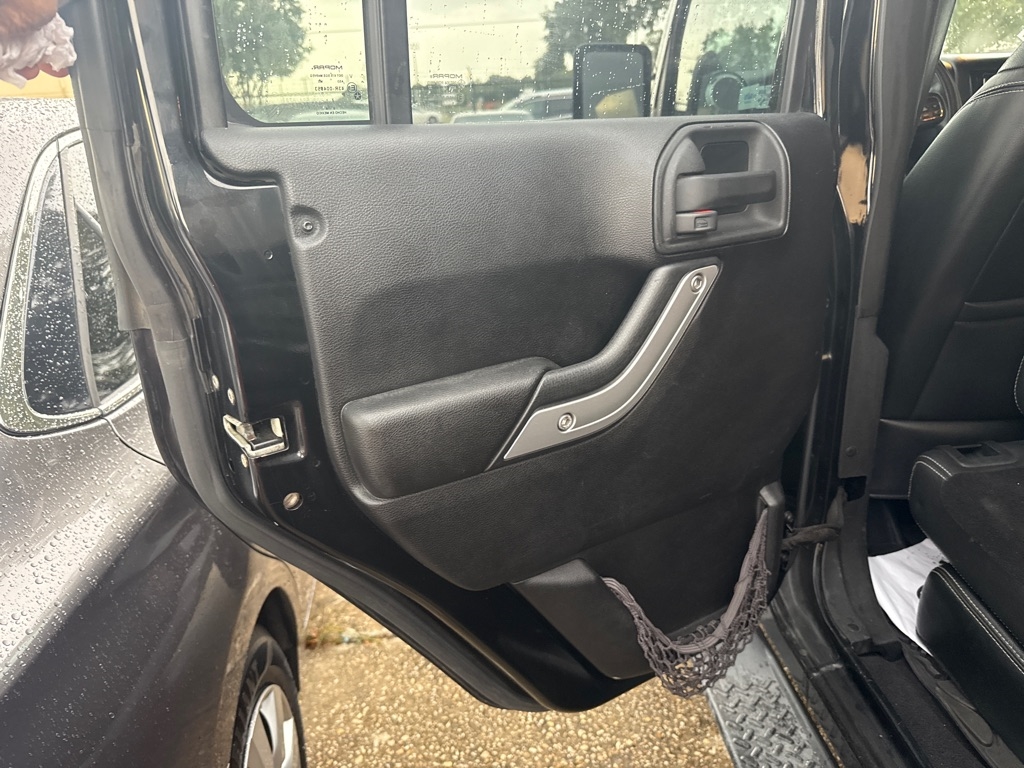 Jeep Wrangler 4WD 4dr Sahara 2013 Jeep Wrangler 4WD 4dr Sahara 2013