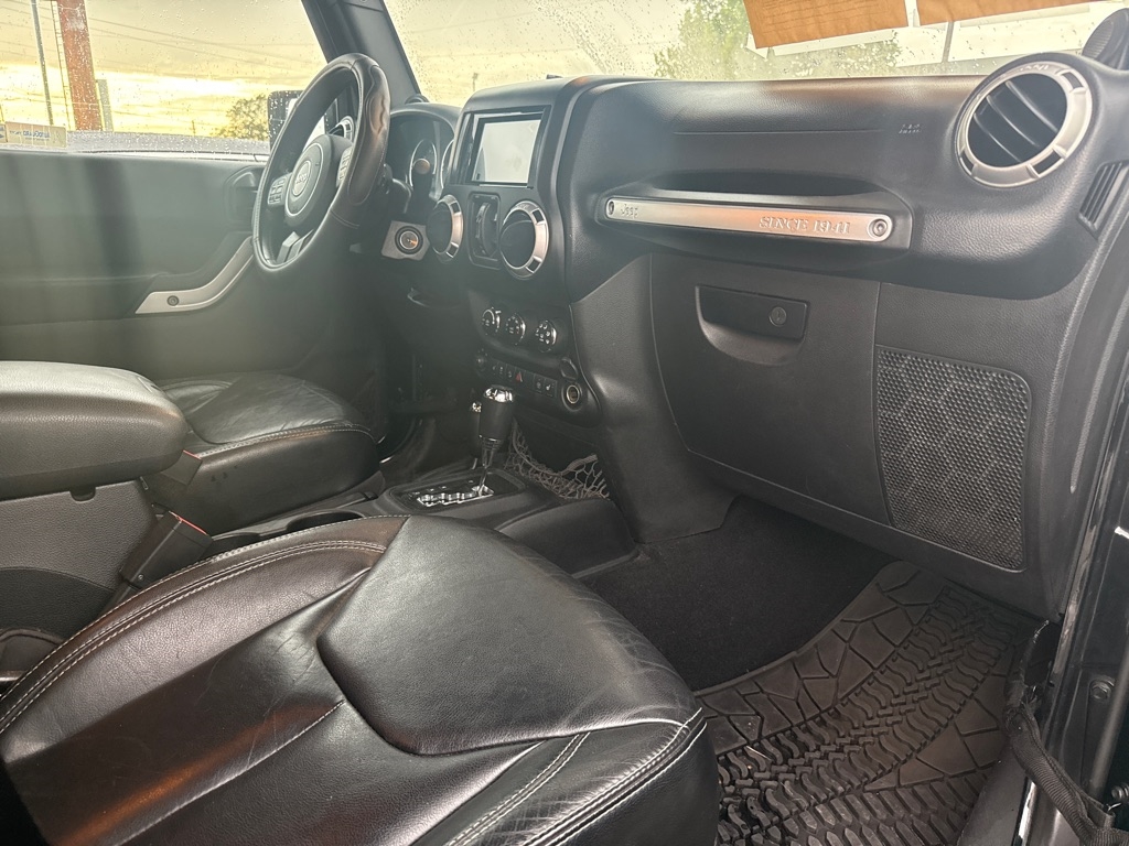 Jeep Wrangler 4WD 4dr Sahara 2013 Jeep Wrangler 4WD 4dr Sahara 2013