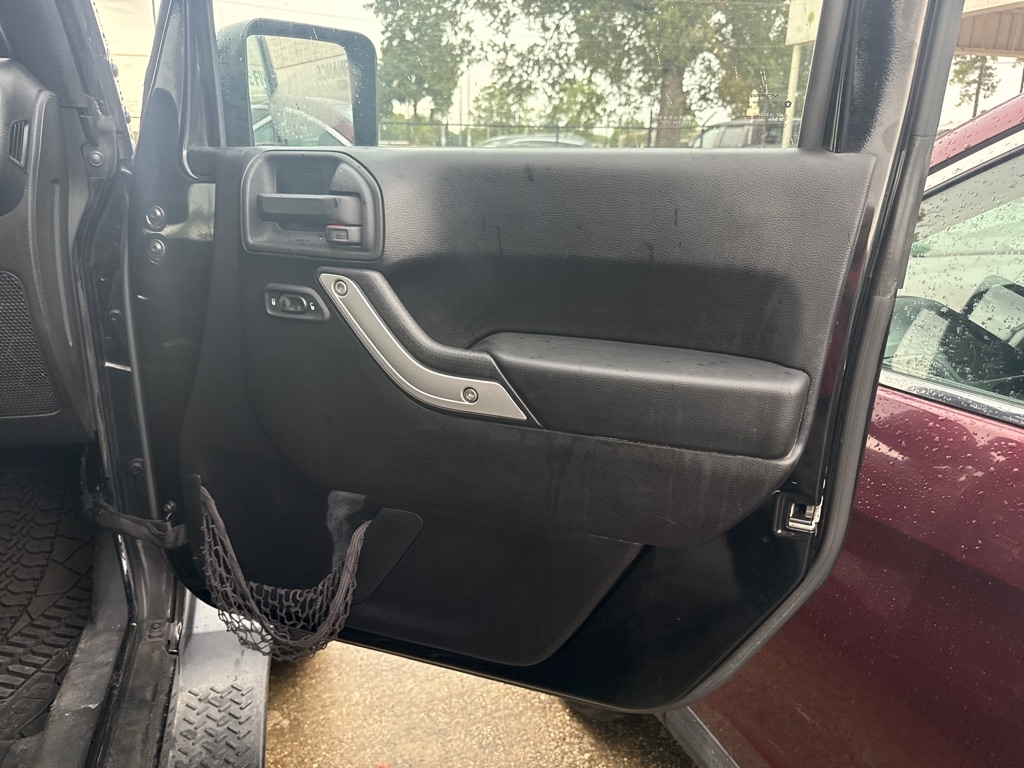 Jeep Wrangler 4WD 4dr Sahara 2013 Jeep Wrangler 4WD 4dr Sahara 2013