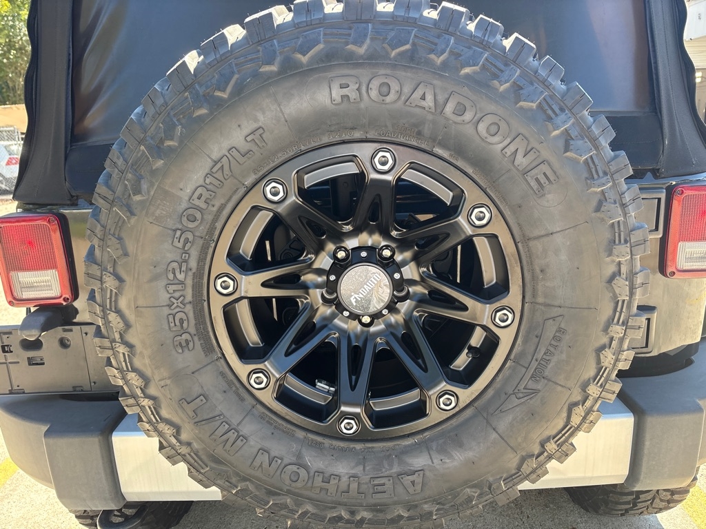 Jeep Wrangler 4WD 4dr Sahara 2013 Jeep Wrangler 4WD 4dr Sahara 2013