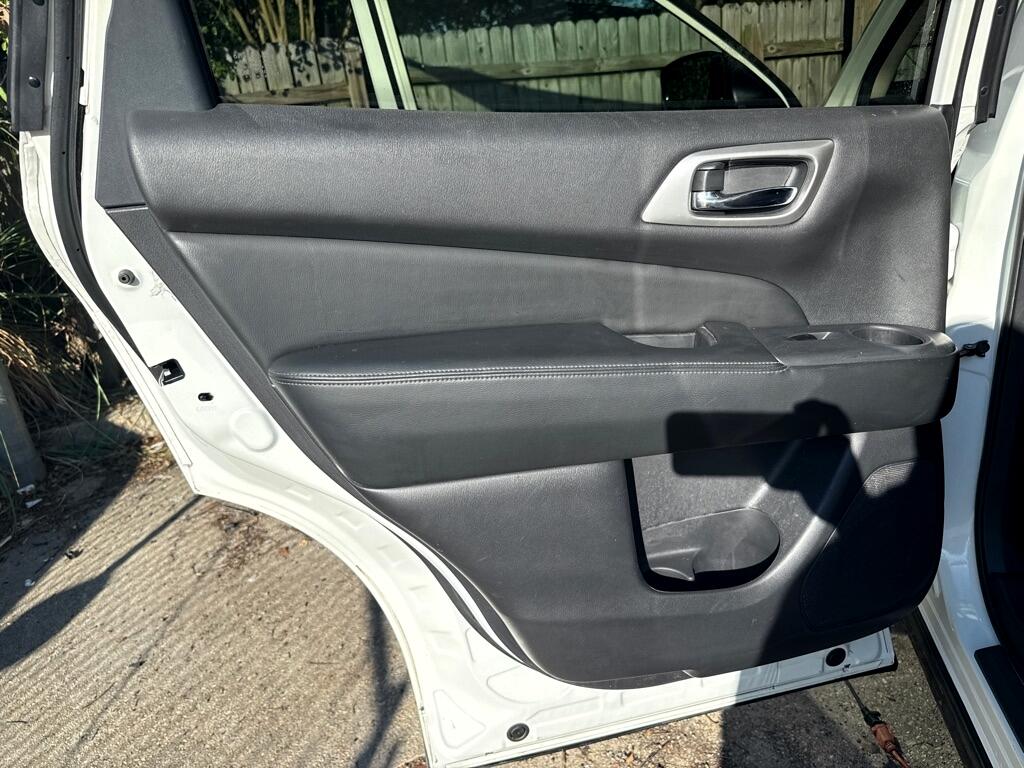 Nissan Pathfinder FWD SL 2017 Nissan Pathfinder FWD SL 2017