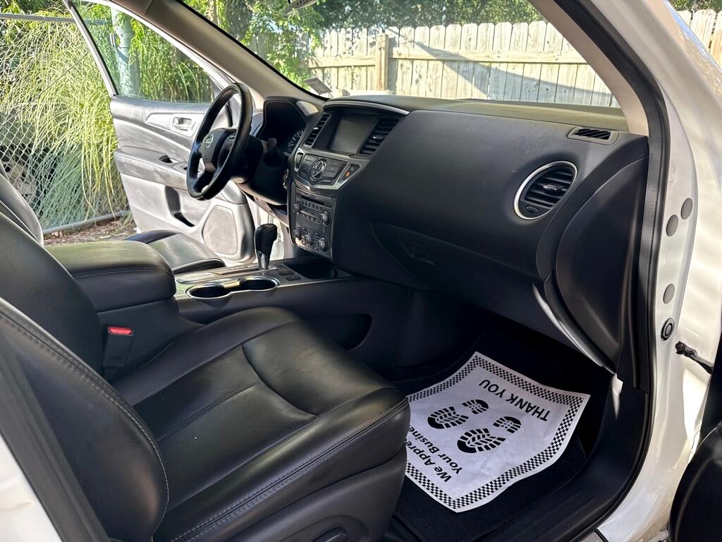 Nissan Pathfinder FWD SL 2017 Nissan Pathfinder FWD SL 2017