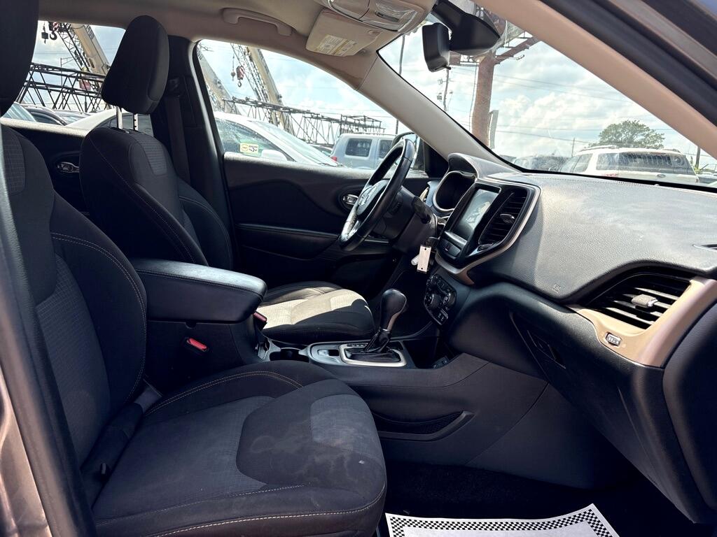 Jeep Cherokee FWD 4dr Latitude 2015 Jeep Cherokee FWD 4dr Latitude 2015