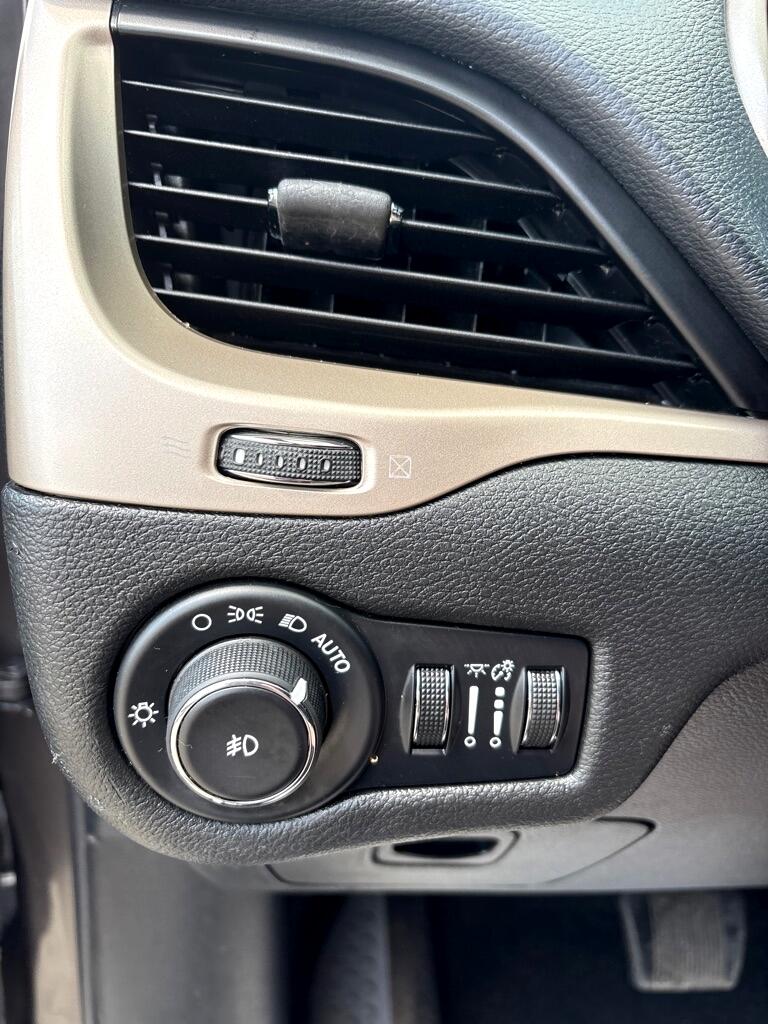 Jeep Cherokee FWD 4dr Latitude 2015 Jeep Cherokee FWD 4dr Latitude 2015