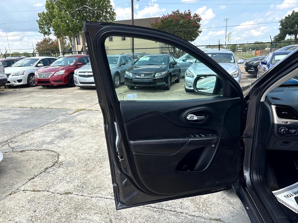 Jeep Cherokee FWD 4dr Latitude 2015 Jeep Cherokee FWD 4dr Latitude 2015