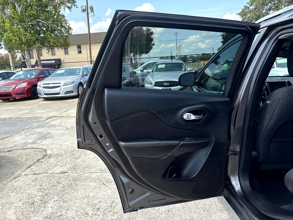 Jeep Cherokee FWD 4dr Latitude 2015 Jeep Cherokee FWD 4dr Latitude 2015