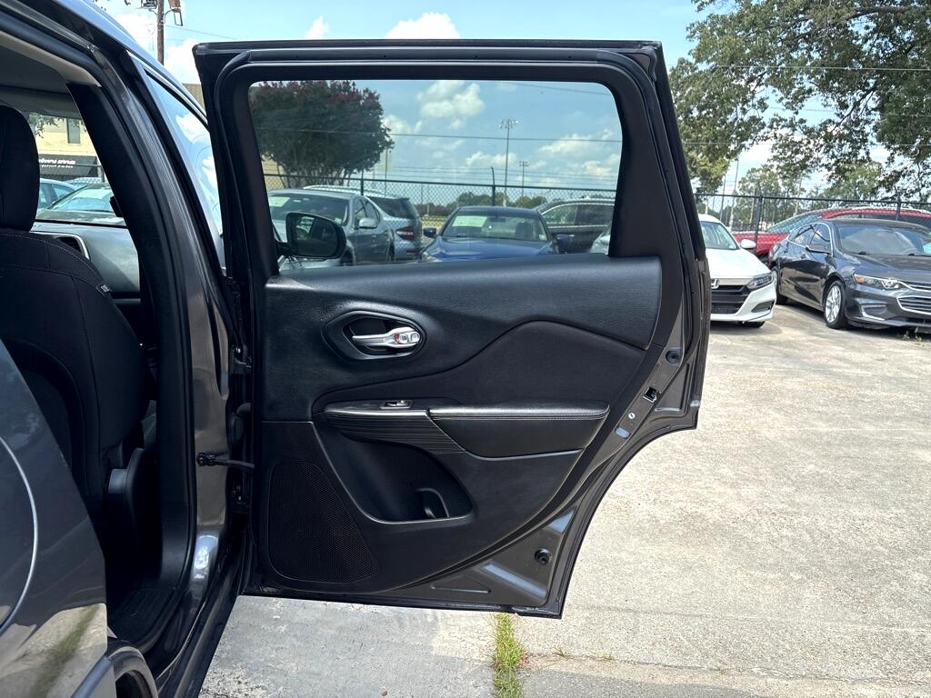 Jeep Cherokee FWD 4dr Latitude 2015 Jeep Cherokee FWD 4dr Latitude 2015