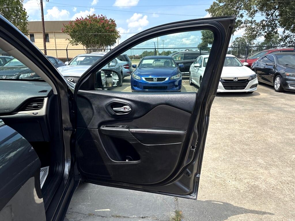 Jeep Cherokee FWD 4dr Latitude 2015 Jeep Cherokee FWD 4dr Latitude 2015