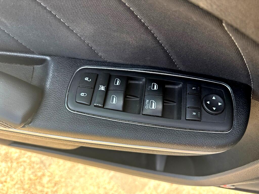 Dodge Charger 4dr Sdn SXT RWD 2015 Dodge Charger 4dr Sdn SXT RWD 2015