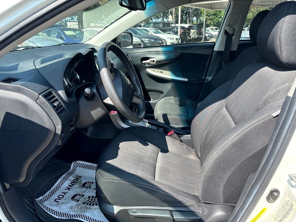 Toyota Corolla 4dr Sdn Man L (Natl) 2013 Toyota Corolla 4dr Sdn Man L (Natl) 2013