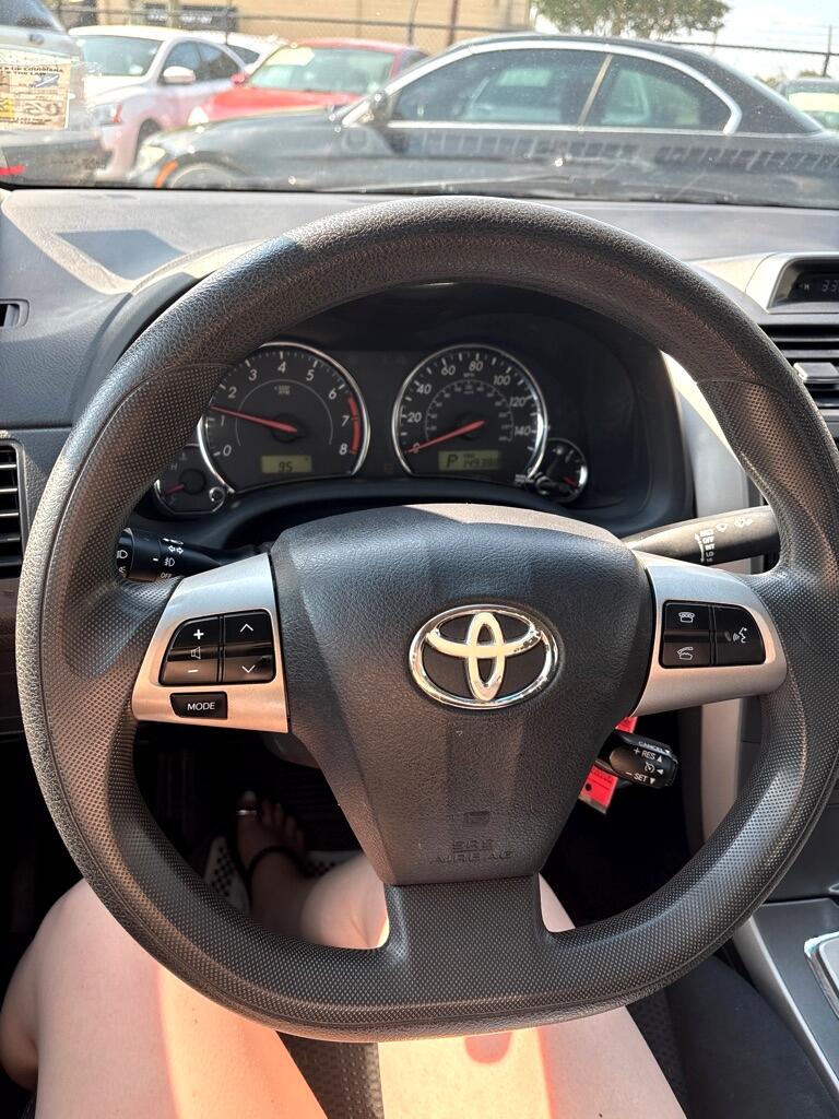 Toyota Corolla 4dr Sdn Man L (Natl) 2013 Toyota Corolla 4dr Sdn Man L (Natl) 2013