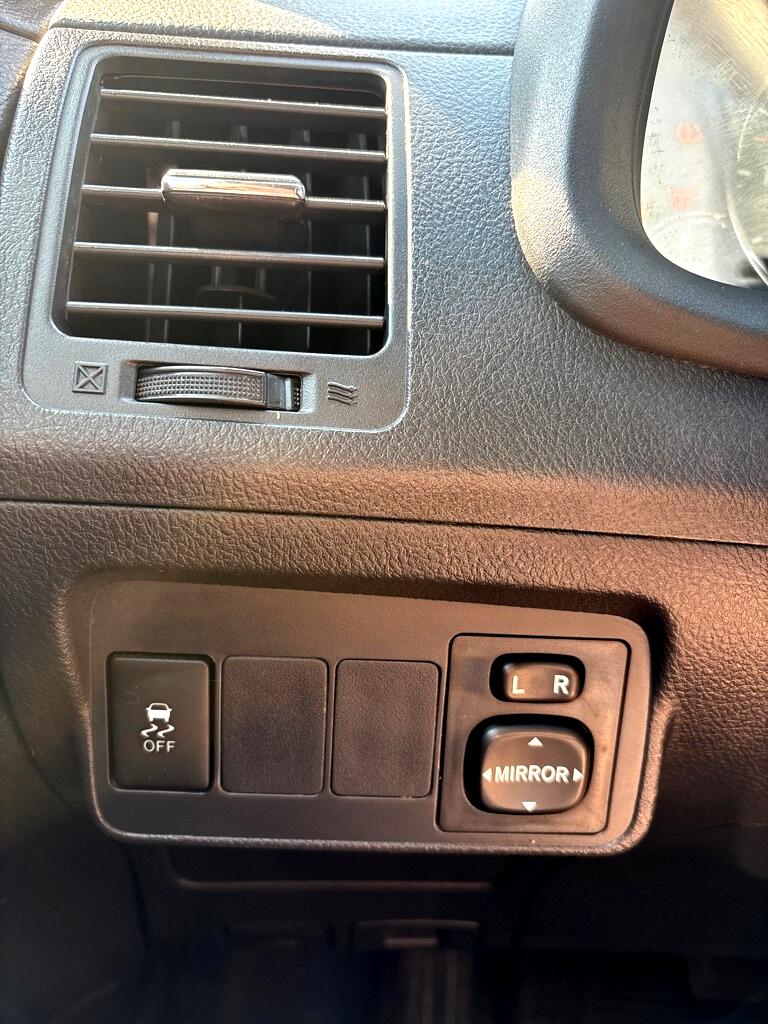 Toyota Corolla 4dr Sdn Man L (Natl) 2013 Toyota Corolla 4dr Sdn Man L (Natl) 2013