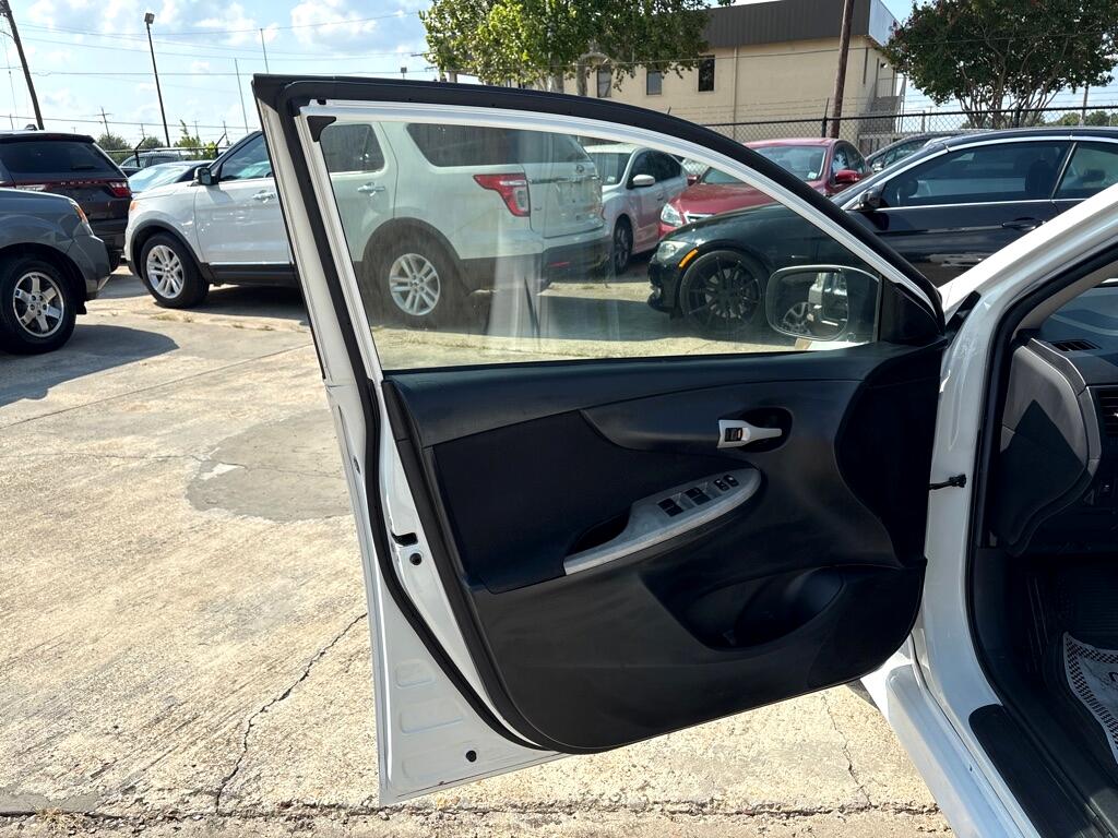 Toyota Corolla 4dr Sdn Man L (Natl) 2013 Toyota Corolla 4dr Sdn Man L (Natl) 2013