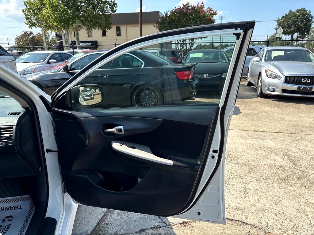 Toyota Corolla 4dr Sdn Man L (Natl) 2013 Toyota Corolla 4dr Sdn Man L (Natl) 2013