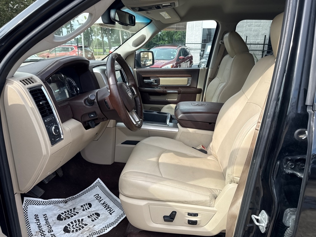 RAM 1500 4WD Crew Cab 140.5" Laramie 2014 RAM 1500 4WD Crew Cab 140.5" Laramie 2014