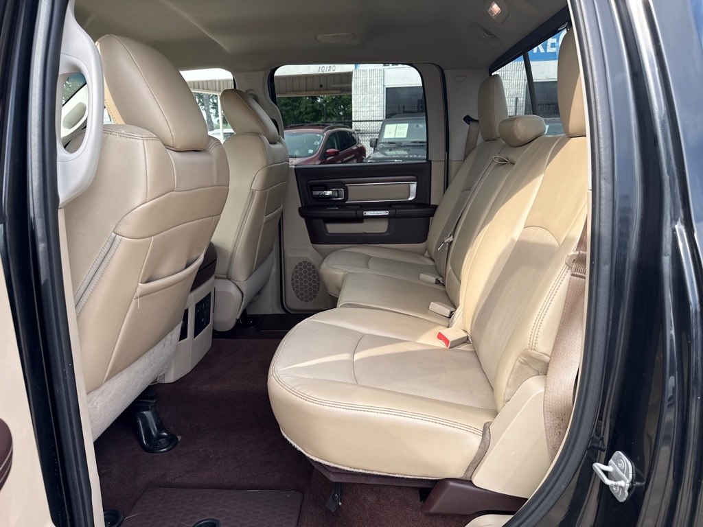 RAM 1500 4WD Crew Cab 140.5" Laramie 2014 RAM 1500 4WD Crew Cab 140.5" Laramie 2014