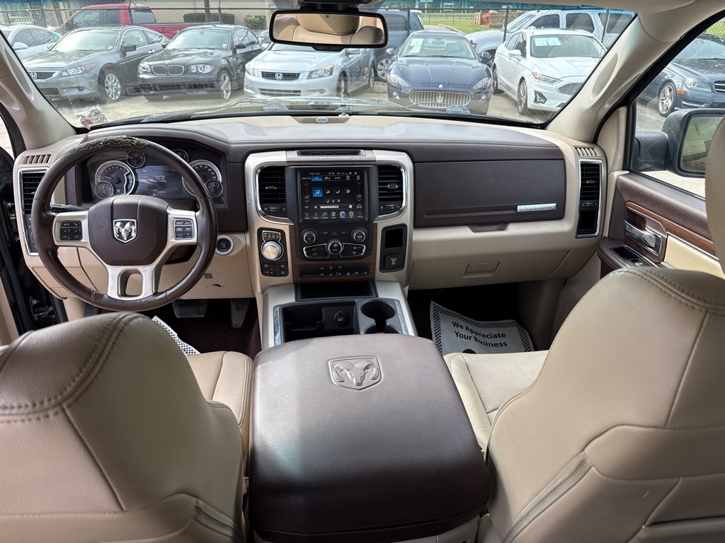 RAM 1500 4WD Crew Cab 140.5" Laramie 2014 RAM 1500 4WD Crew Cab 140.5" Laramie 2014