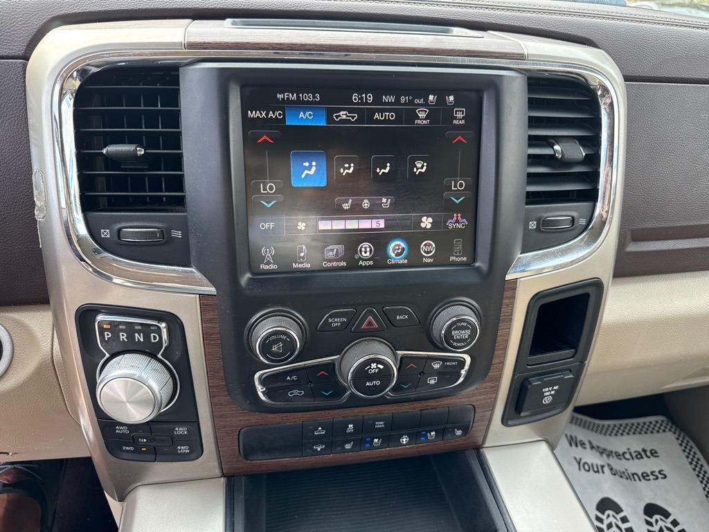 RAM 1500 4WD Crew Cab 140.5" Laramie 2014 RAM 1500 4WD Crew Cab 140.5" Laramie 2014