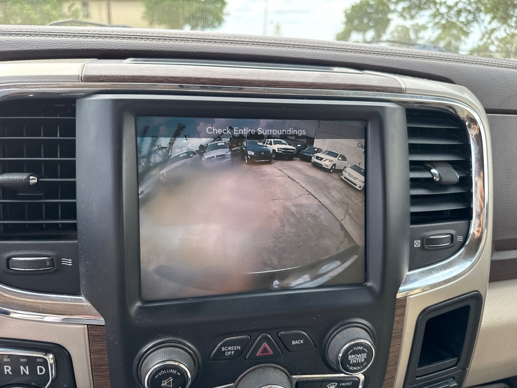 RAM 1500 4WD Crew Cab 140.5" Laramie 2014 RAM 1500 4WD Crew Cab 140.5" Laramie 2014