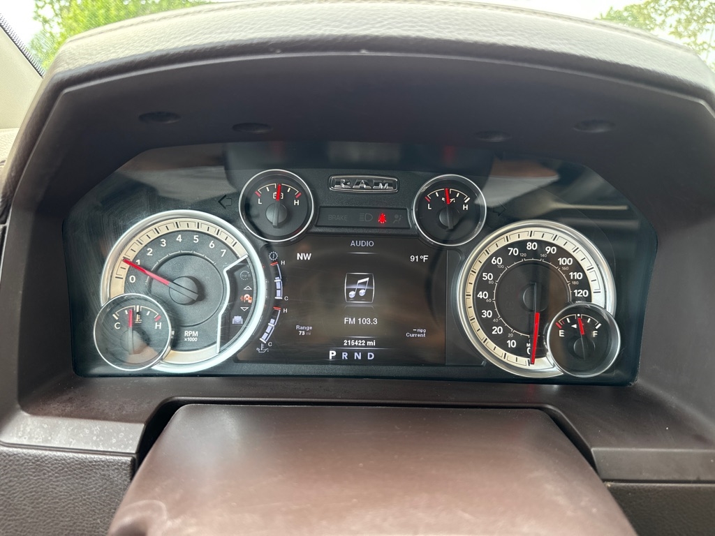 RAM 1500 4WD Crew Cab 140.5" Laramie 2014 RAM 1500 4WD Crew Cab 140.5" Laramie 2014