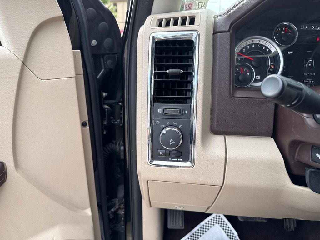 RAM 1500 4WD Crew Cab 140.5" Laramie 2014 RAM 1500 4WD Crew Cab 140.5" Laramie 2014