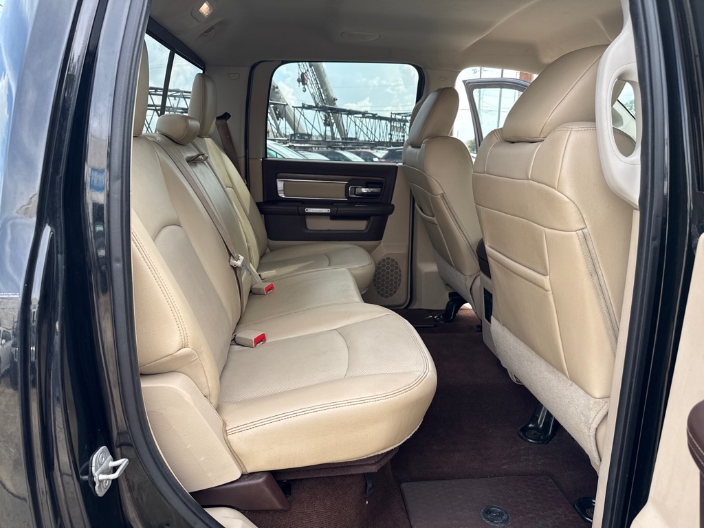 RAM 1500 4WD Crew Cab 140.5" Laramie 2014 RAM 1500 4WD Crew Cab 140.5" Laramie 2014