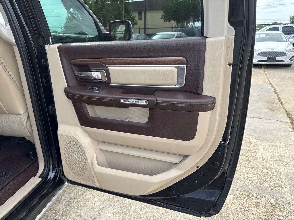 RAM 1500 4WD Crew Cab 140.5" Laramie 2014 RAM 1500 4WD Crew Cab 140.5" Laramie 2014