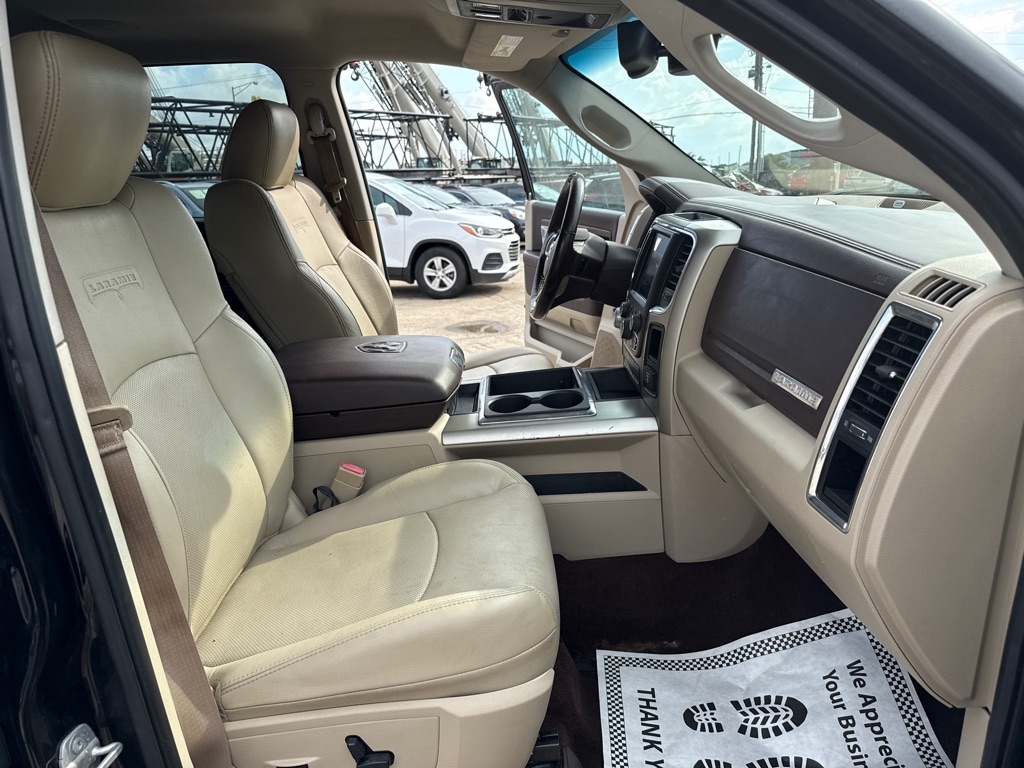 RAM 1500 4WD Crew Cab 140.5" Laramie 2014 RAM 1500 4WD Crew Cab 140.5" Laramie 2014