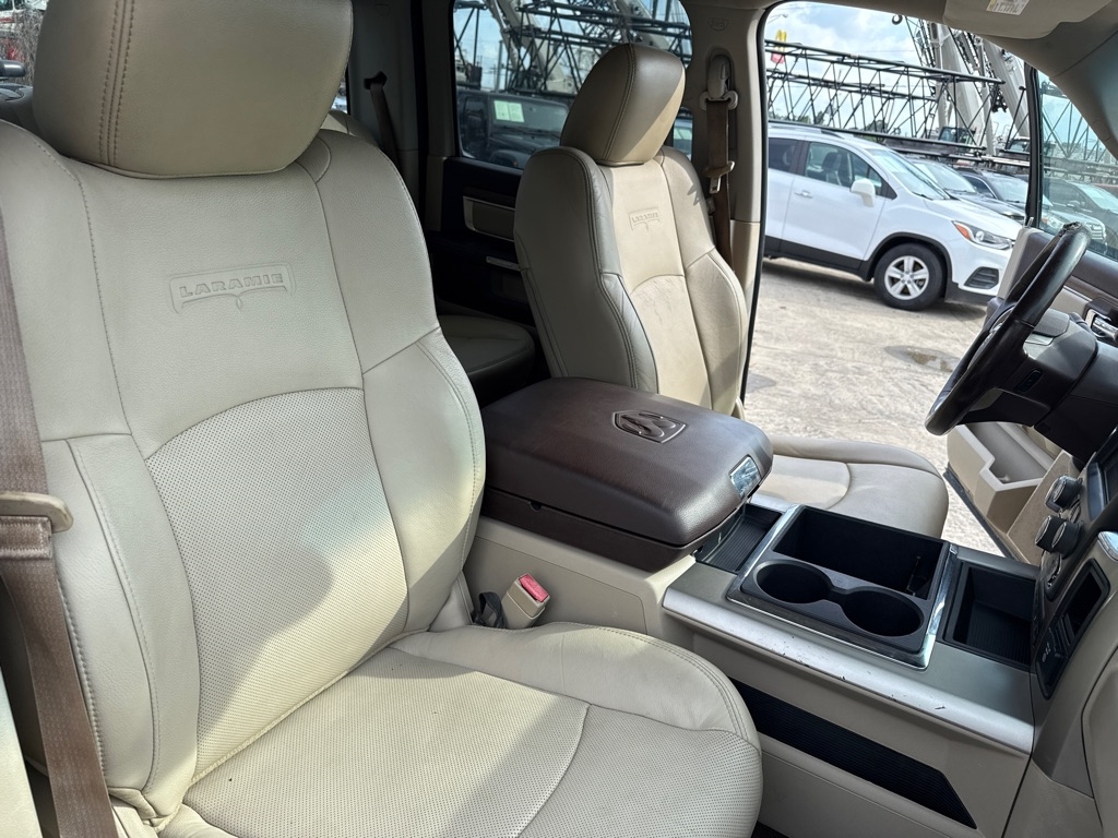 RAM 1500 4WD Crew Cab 140.5" Laramie 2014 RAM 1500 4WD Crew Cab 140.5" Laramie 2014