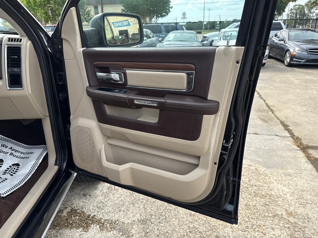 RAM 1500 4WD Crew Cab 140.5" Laramie 2014 RAM 1500 4WD Crew Cab 140.5" Laramie 2014