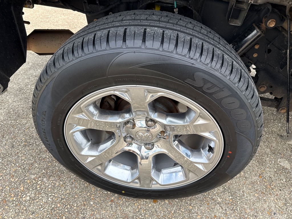 RAM 1500 4WD Crew Cab 140.5" Laramie 2014 RAM 1500 4WD Crew Cab 140.5" Laramie 2014