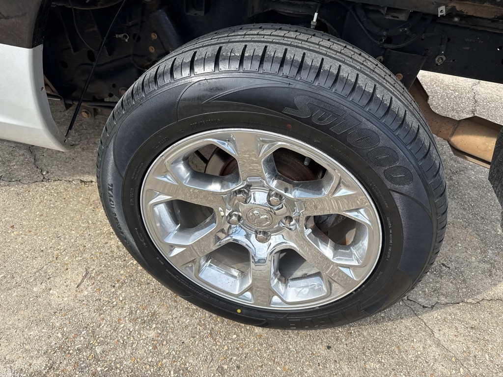 RAM 1500 4WD Crew Cab 140.5" Laramie 2014 RAM 1500 4WD Crew Cab 140.5" Laramie 2014