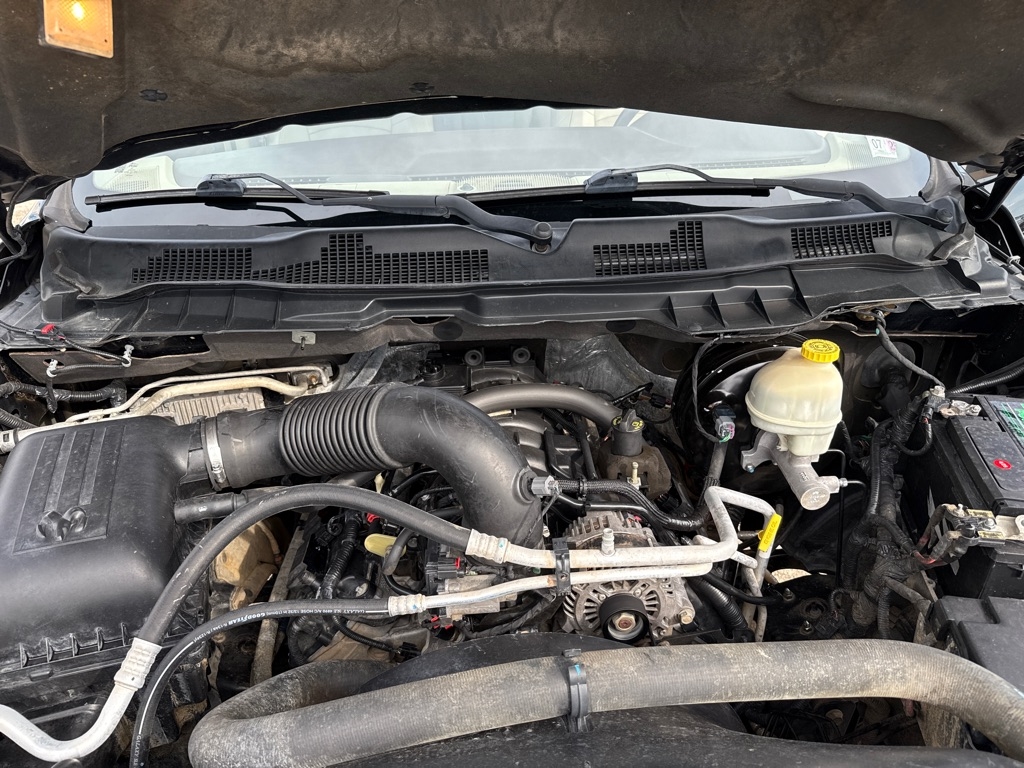 RAM 1500 4WD Crew Cab 140.5" Laramie 2014 RAM 1500 4WD Crew Cab 140.5" Laramie 2014