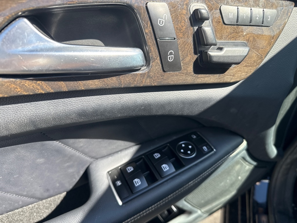 Mercedes-Benz CLS-Class 4dr Sdn CLS 550 RWD 2012 Mercedes-Benz CLS-Class 4dr Sdn CLS 550 RWD 2012